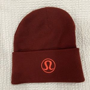 Lululemon beanie maroon one size fits all